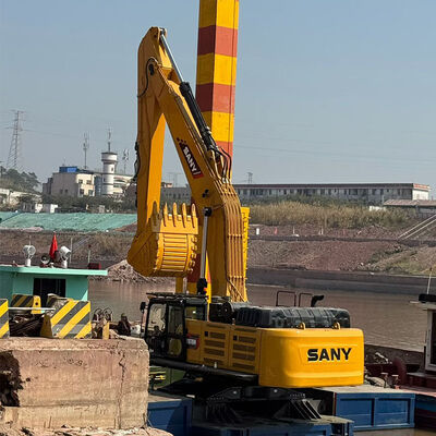 Een graafmachine met lange arm die is ontworpen voor een groter bereik en een betere duurzaamheid