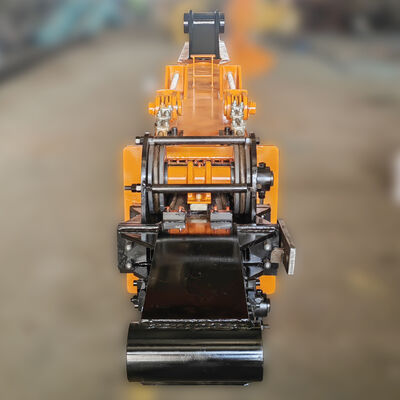 Diep- en slootgraafmachine met telescooparm voor diepe sleuven en hellingafvlakking